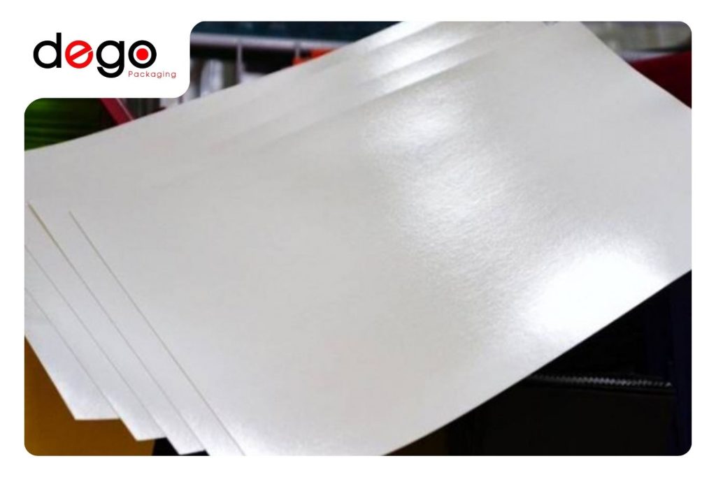 Nhãn decal giấy không cán màng chất liệu giấy mặt được chọn lựa phù hợp như Couche cho màu sắc tươi