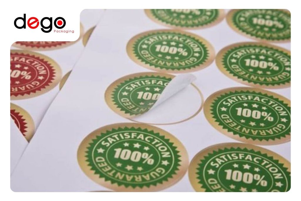 Số lượng sản xuất cũng ảnh hưởng đến quyết định, với nhãn decal thường có lợi thế hơn khi sản xuất lớn