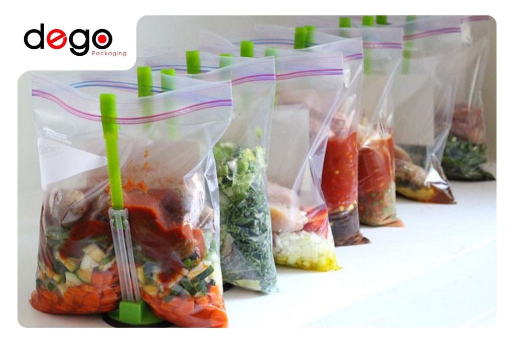 Túi PE, đặc biệt là túi LDPE, được sử dụng rộng rãi để đóng gói thực phẩm tươi sống như thịt, cá, hải sản, rau củ và trái cây.